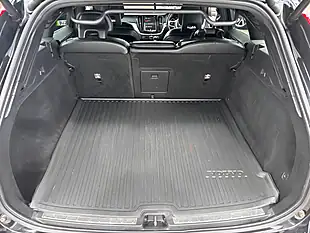 Used 2018 Volvo XC60 R-Design Black - Interior and Exterior details 15
