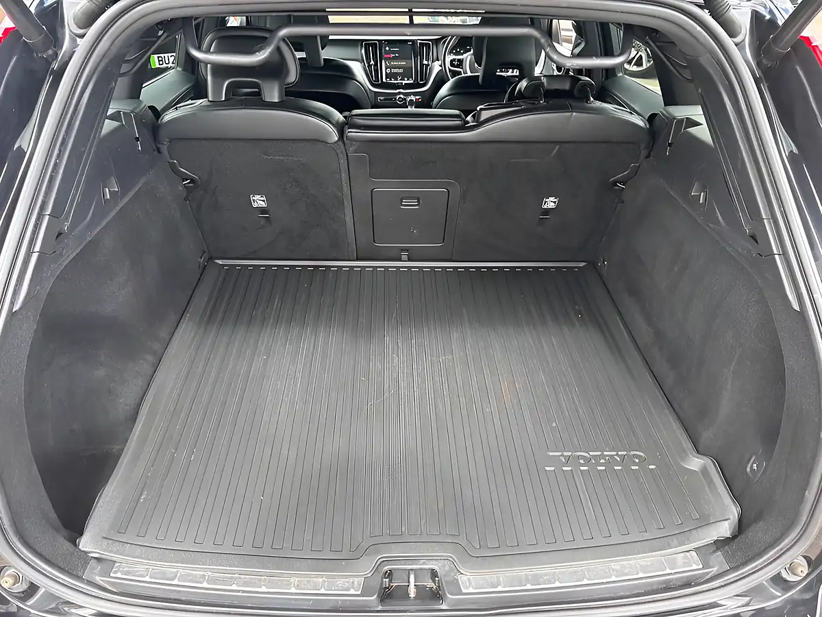 Used 2018 Volvo XC60 R-Design Black - Interior and Exterior details 15