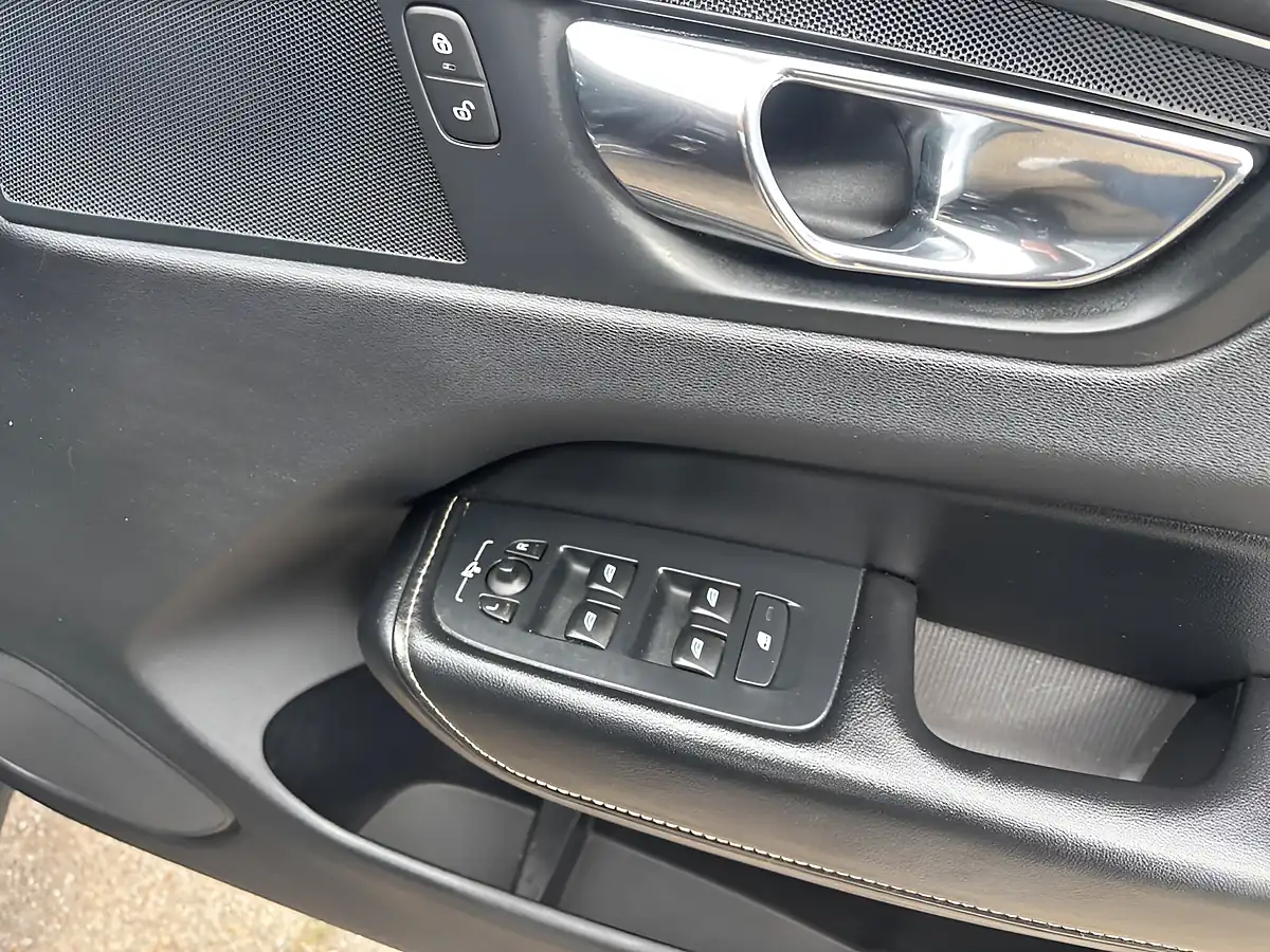 Used 2018 Volvo XC60 R-Design Black - Interior and Exterior details 17