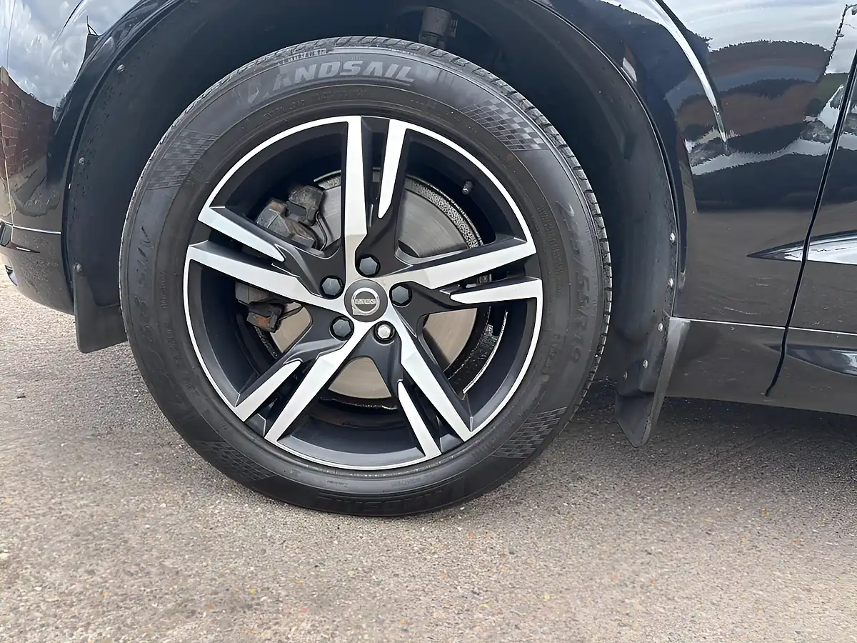 Used 2018 Volvo XC60 R-Design Black - Interior and Exterior details 5