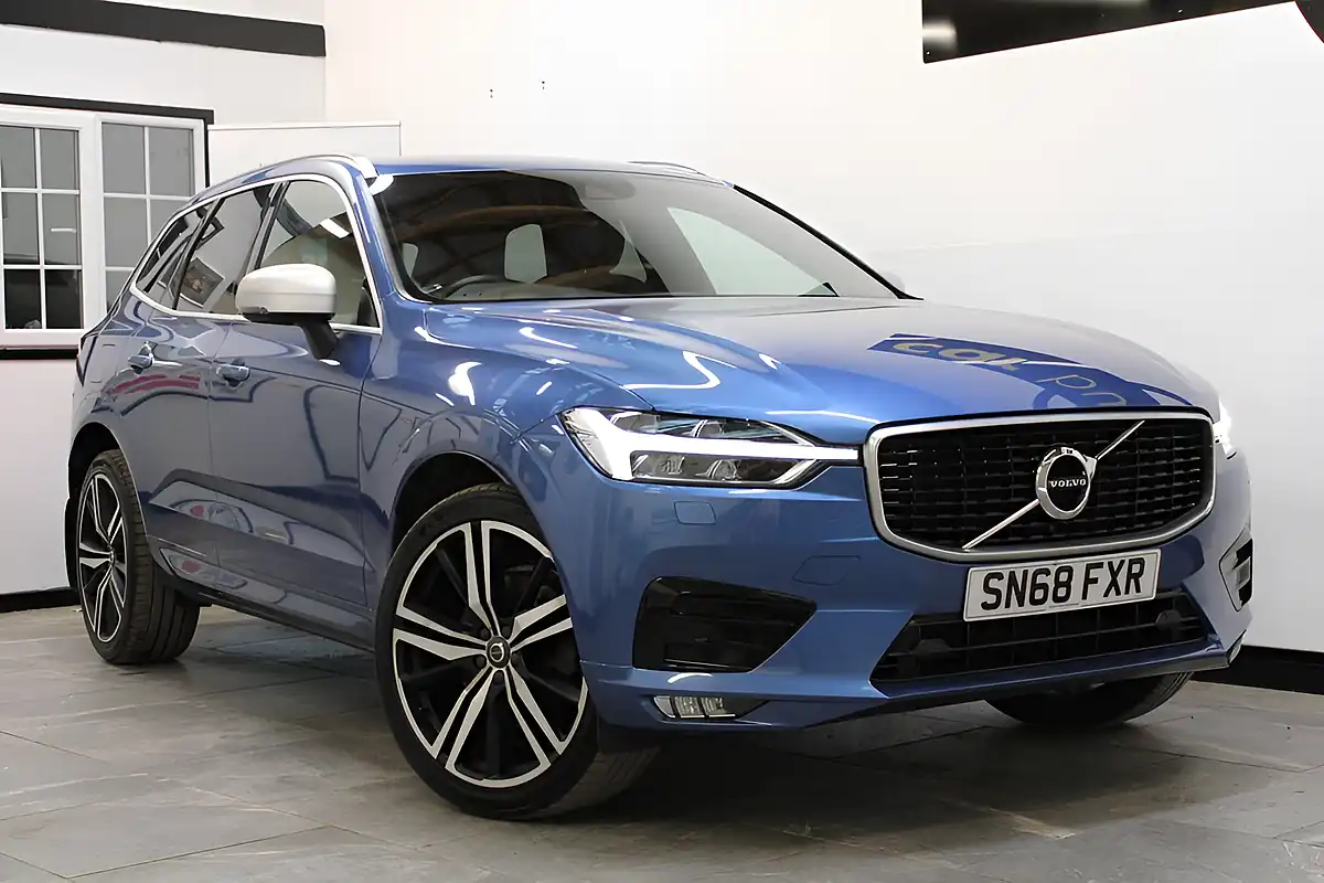 Used 2018 Volvo XC60 R-Design Blue - Front View
