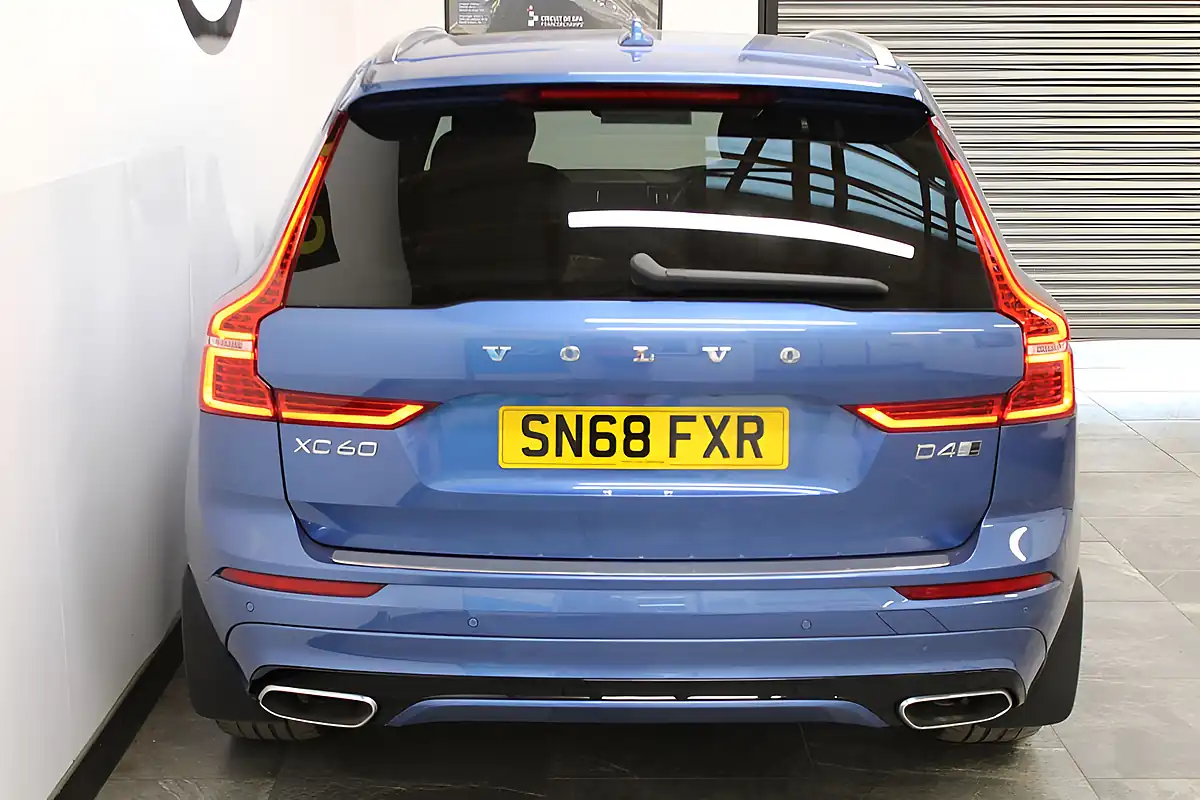 Used 2018 Volvo XC60 R-Design Blue - Interior and Exterior details 10