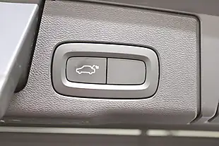 Used 2018 Volvo XC60 R-Design Blue - Interior and Exterior details 11