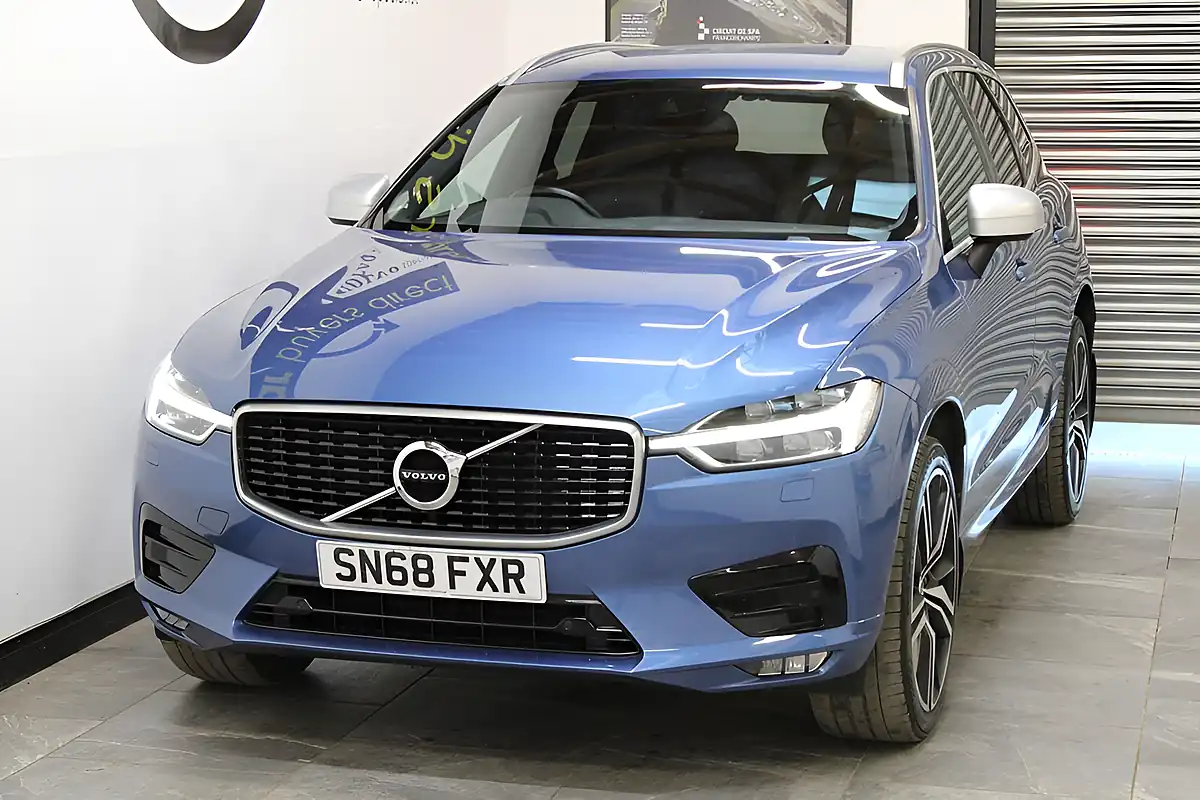 Used 2018 Volvo XC60 R-Design Blue - Interior and Exterior details 13