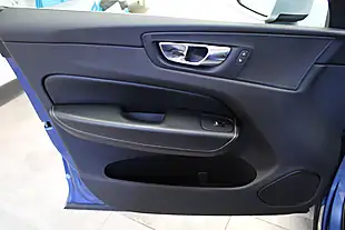 Used 2018 Volvo XC60 R-Design Blue - Interior and Exterior details 15
