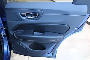 Used 2018 Volvo XC60 R-Design Blue - Interior and Exterior details 17