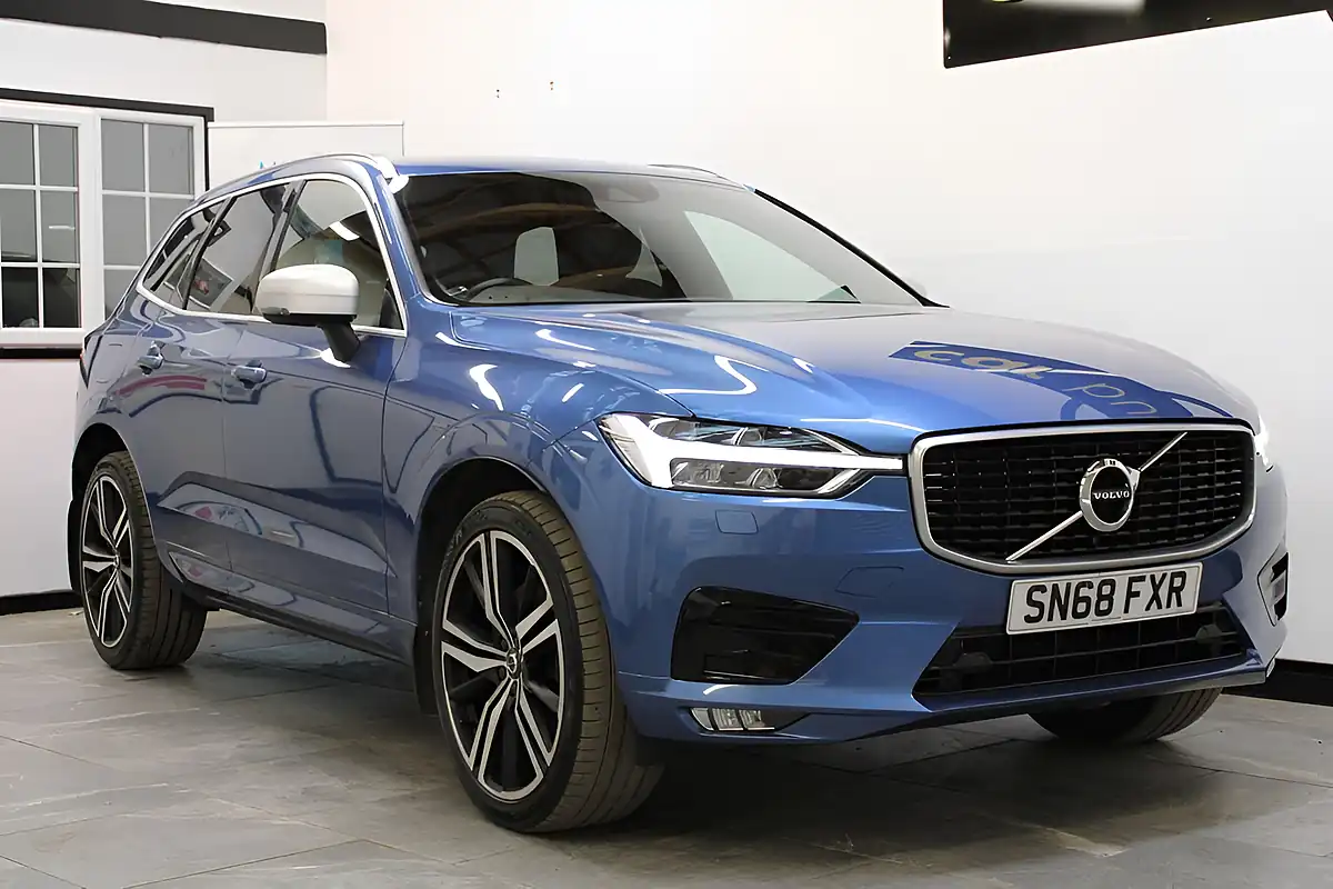 Used 2018 Volvo XC60 R-Design Blue - Interior and Exterior details 6