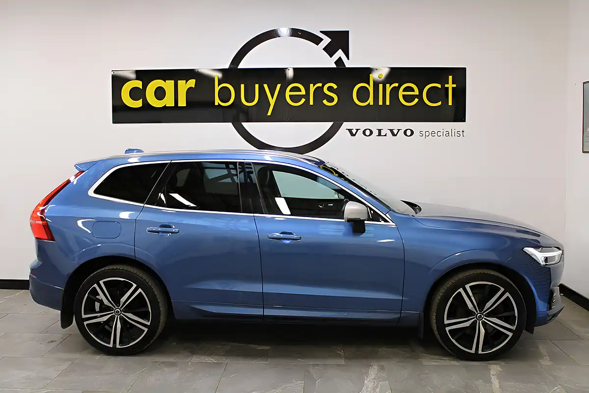 Used 2018 Volvo XC60 R-Design Blue - Interior and Exterior details 8