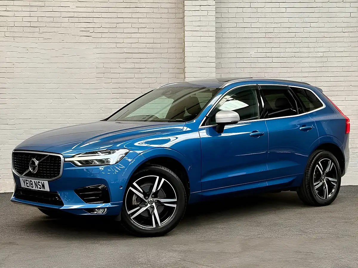 Used 2018 Volvo XC60 R-Design Blue - Front View