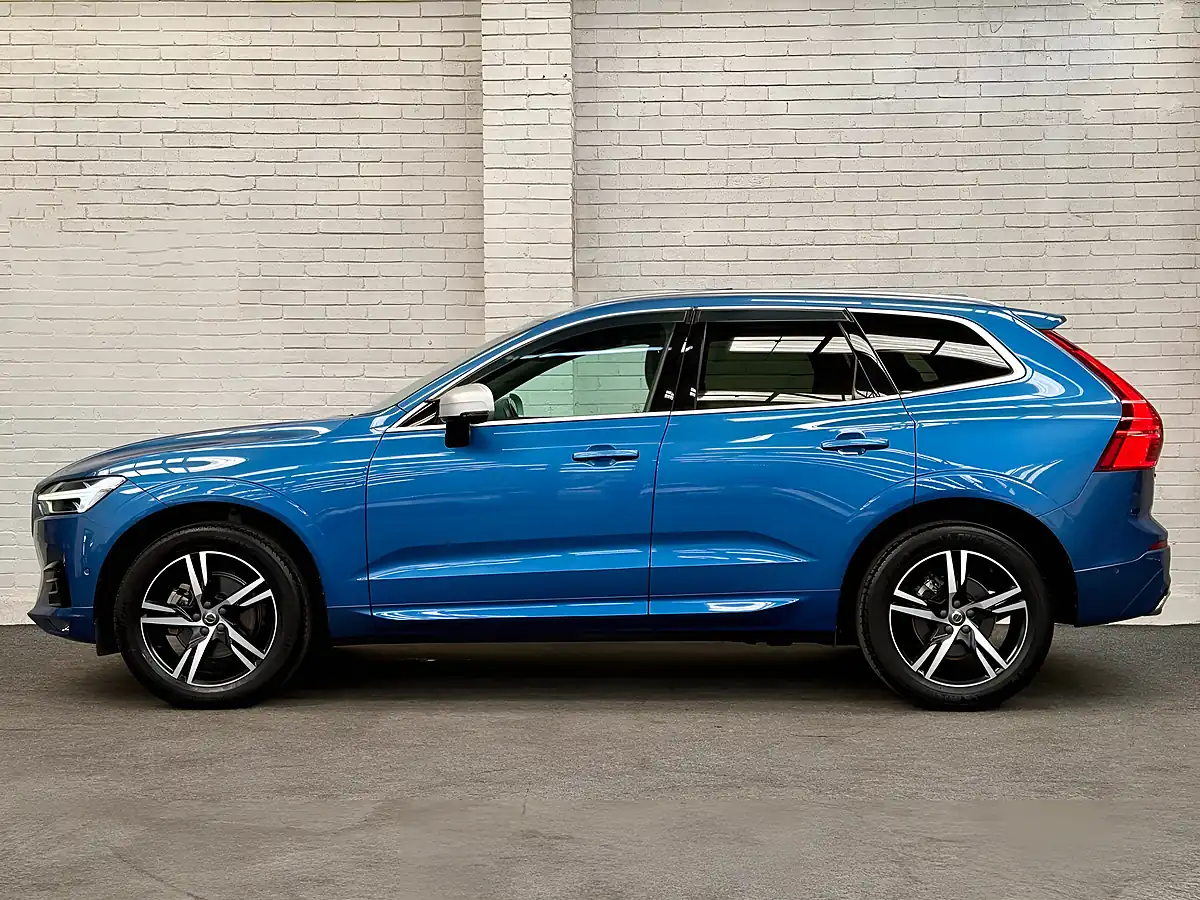 Used 2018 Volvo XC60 R-Design Blue - Interior and Exterior details 10