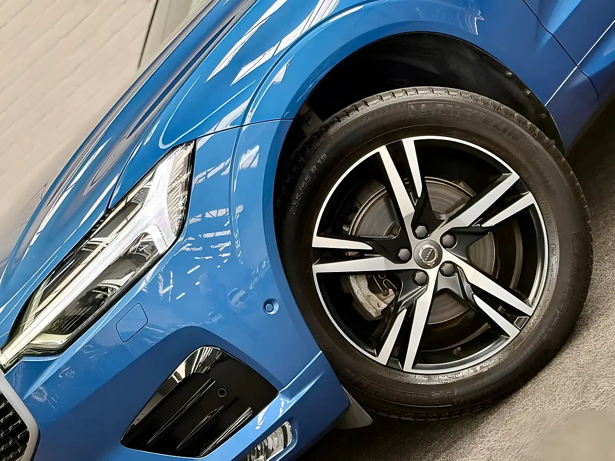 Used 2018 Volvo XC60 R-Design Blue - Interior and Exterior details 13