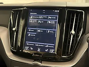 Used 2018 Volvo XC60 R-Design Blue - Interior and Exterior details 14