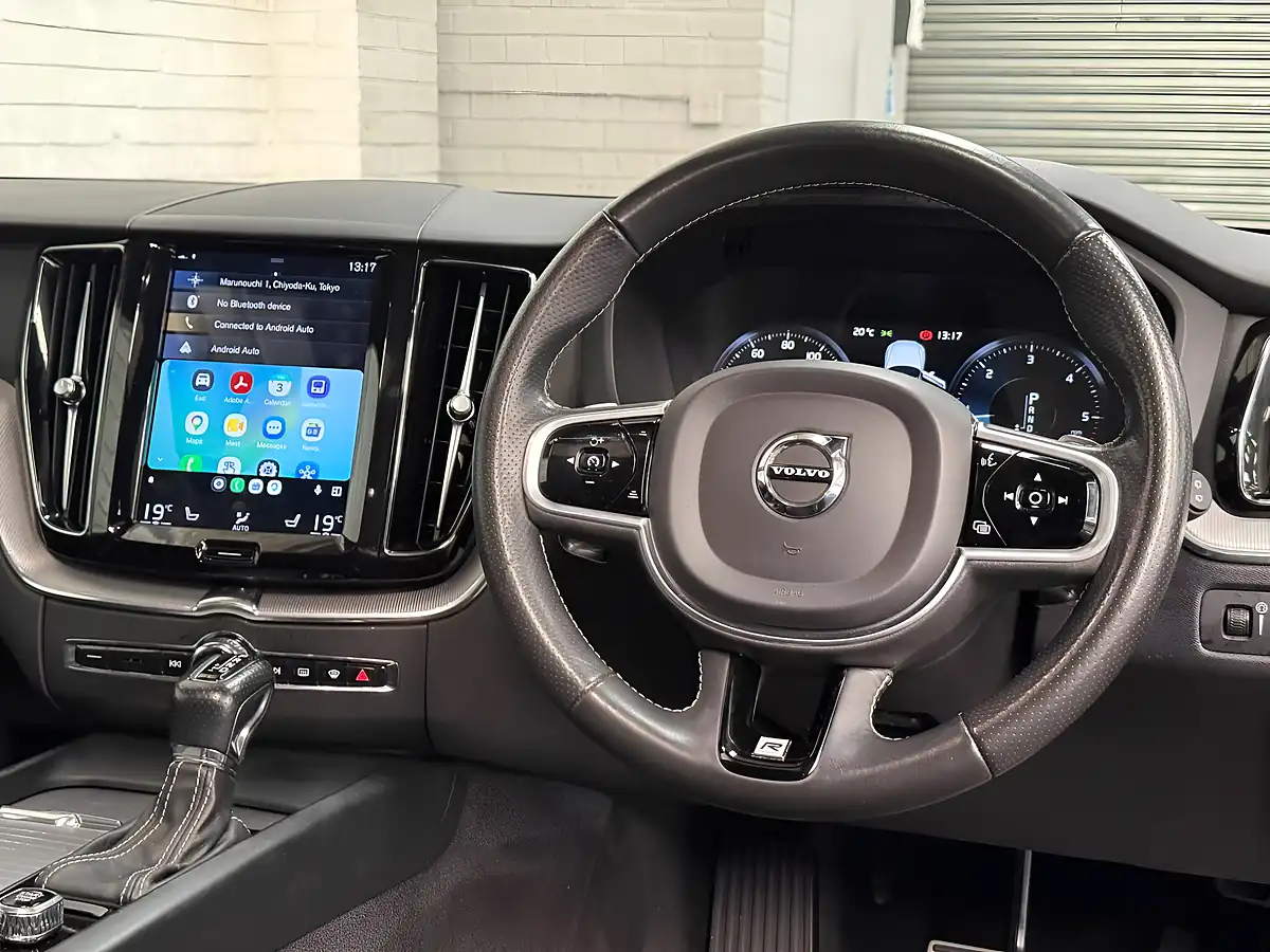 Used 2018 Volvo XC60 R-Design Blue - Interior and Exterior details 15