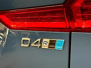 Used 2018 Volvo XC60 R-Design Blue - Interior and Exterior details 16