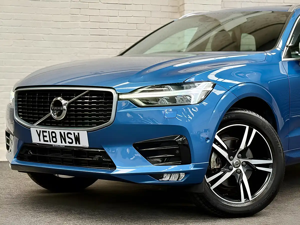 Used 2018 Volvo XC60 R-Design Blue - Interior and Exterior details 4