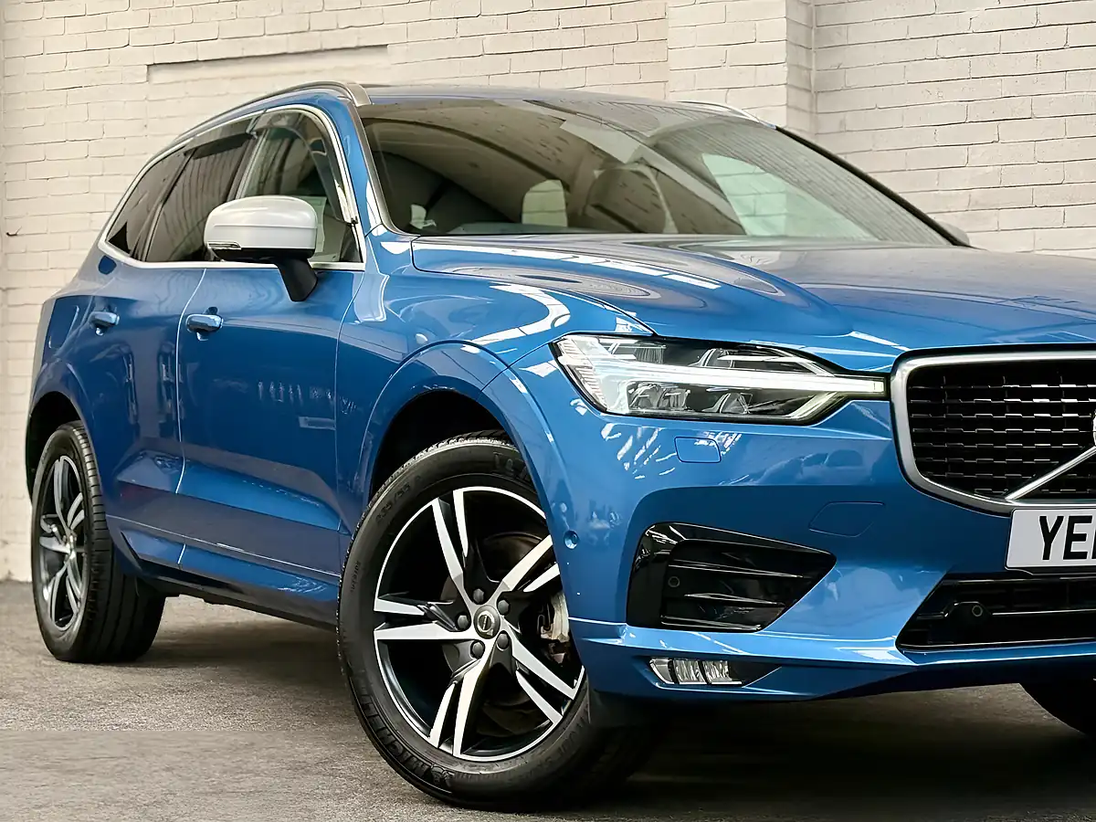 Used 2018 Volvo XC60 R-Design Blue - Interior and Exterior details 6