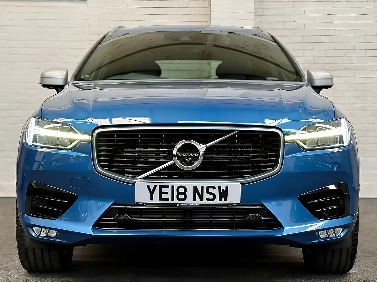 Used 2018 Volvo XC60 R-Design Blue - Interior and Exterior details 9