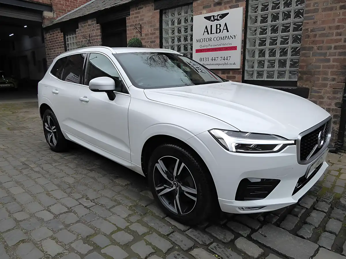 Used 2018 Volvo XC60 R-Design Crystal White Metallic - Front View