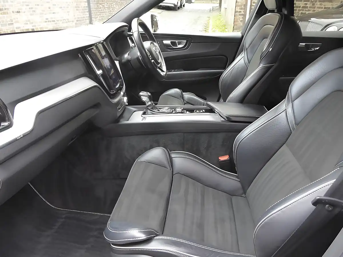 Used 2018 Volvo XC60 R-Design Crystal White Metallic - Interior and Exterior details 10