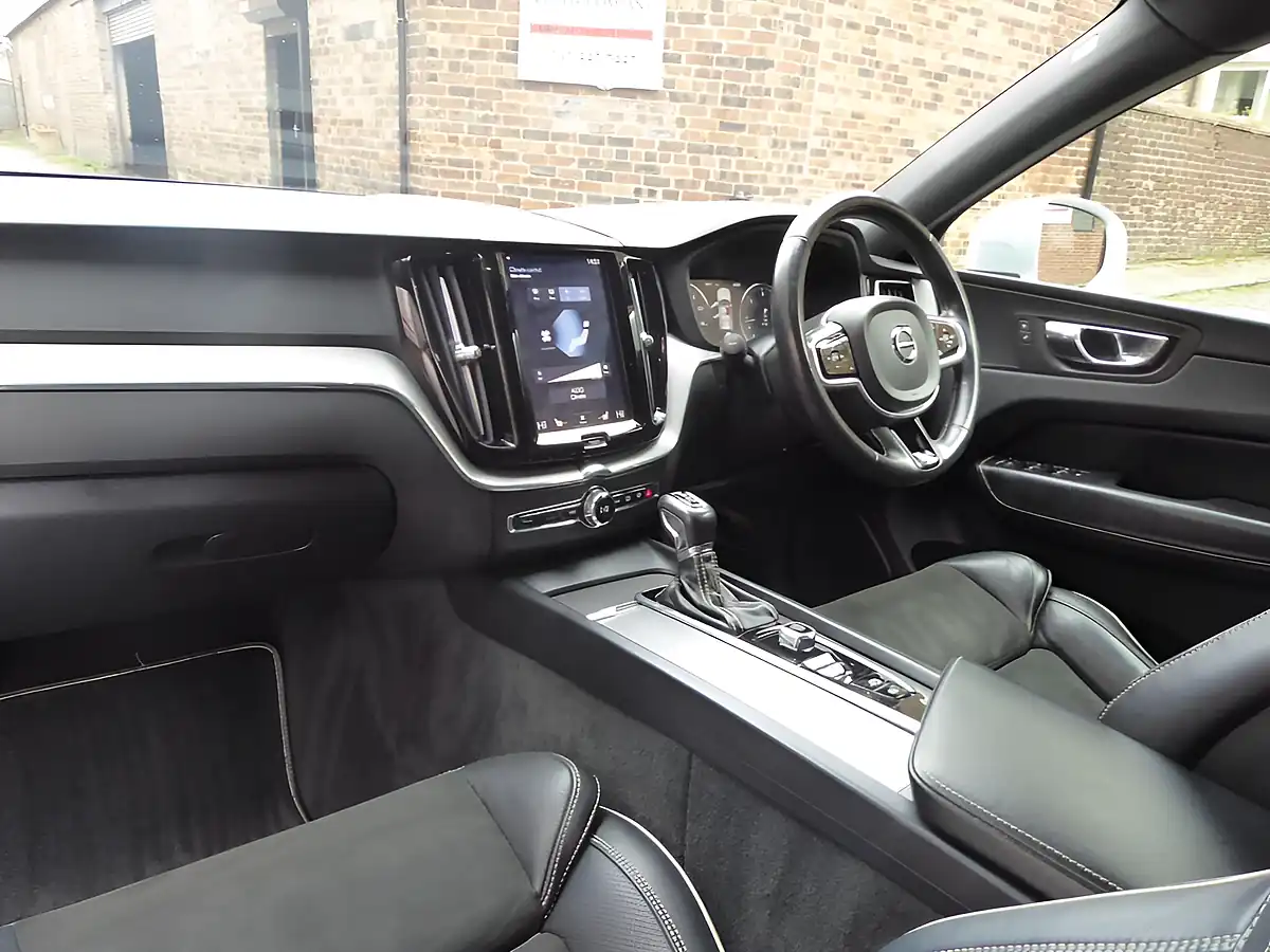 Used 2018 Volvo XC60 R-Design Crystal White Metallic - Interior and Exterior details 11