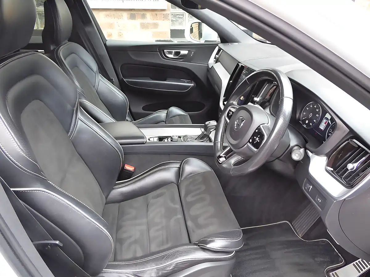 Used 2018 Volvo XC60 R-Design Crystal White Metallic - Interior and Exterior details 12
