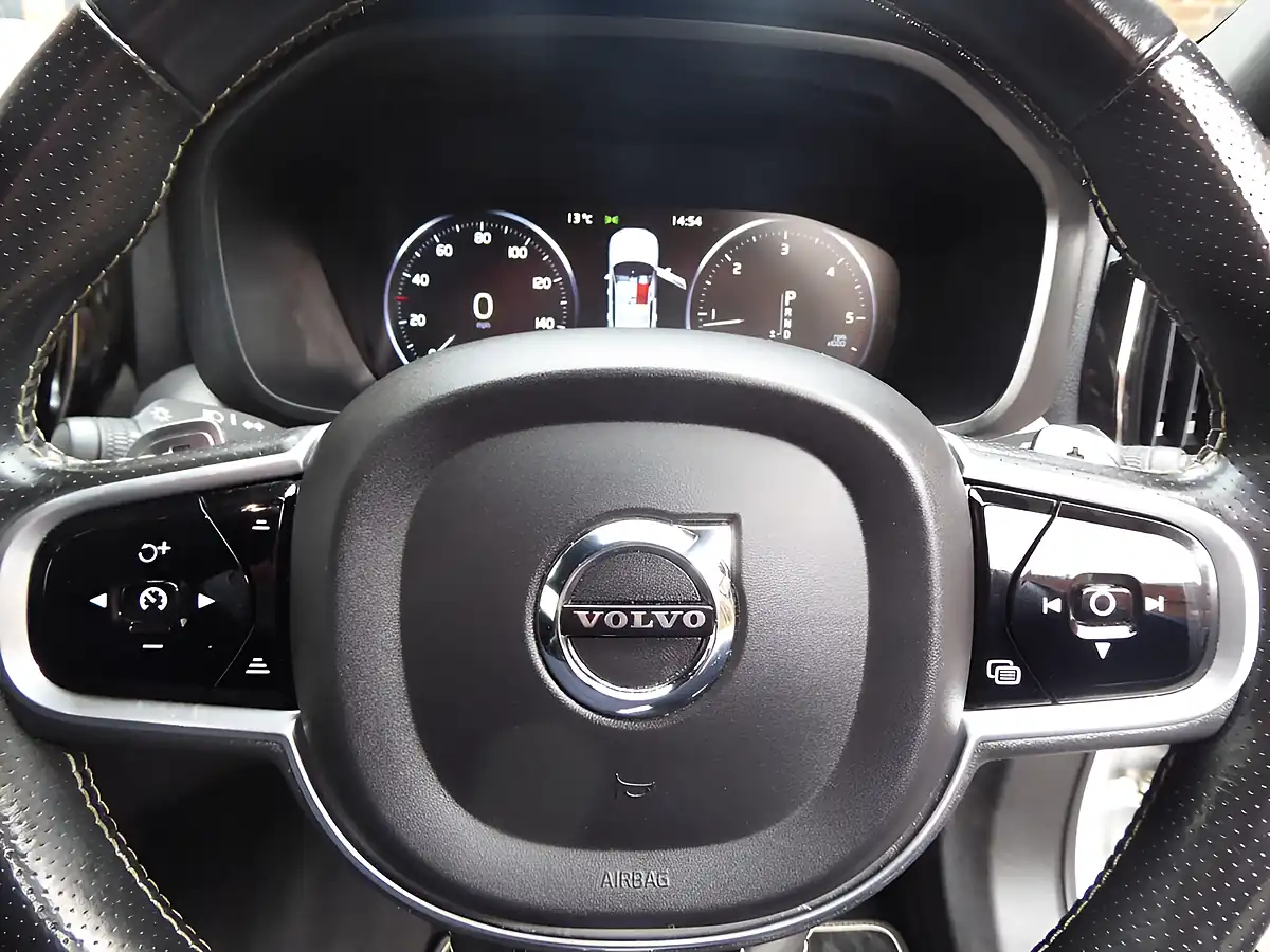 Used 2018 Volvo XC60 R-Design Crystal White Metallic - Interior and Exterior details 18