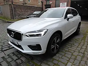 Used 2018 Volvo XC60 R-Design Crystal White Metallic - Interior and Exterior details 3