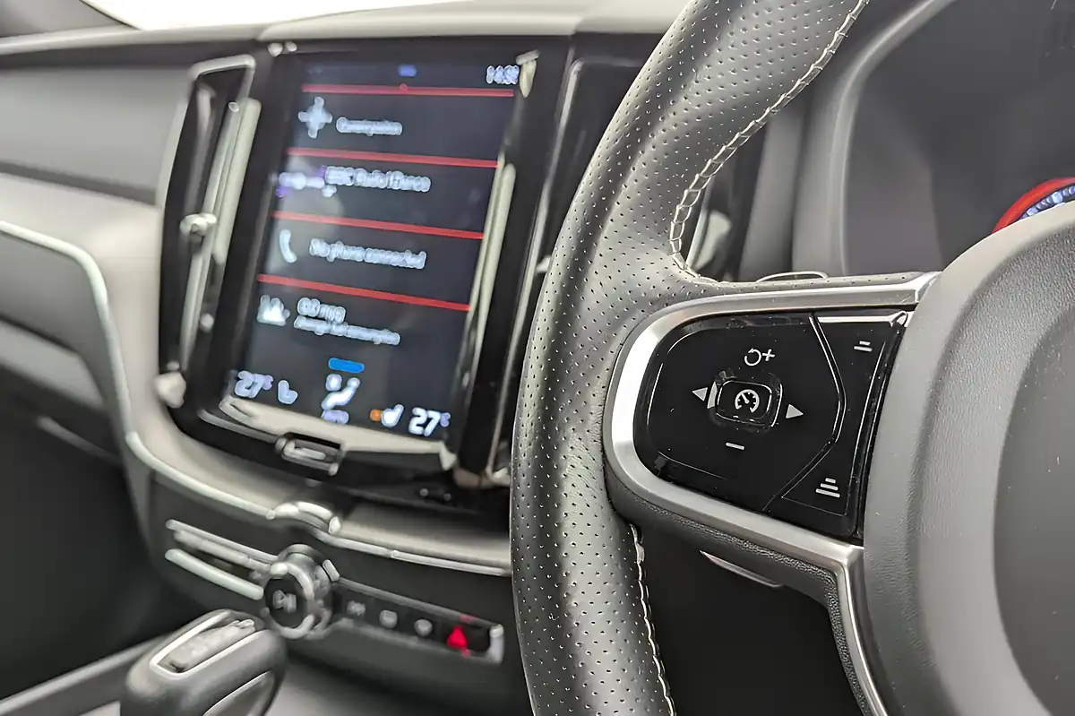 Used 2018 Volvo XC60 R-Design Ice White - Interior and Exterior details 12