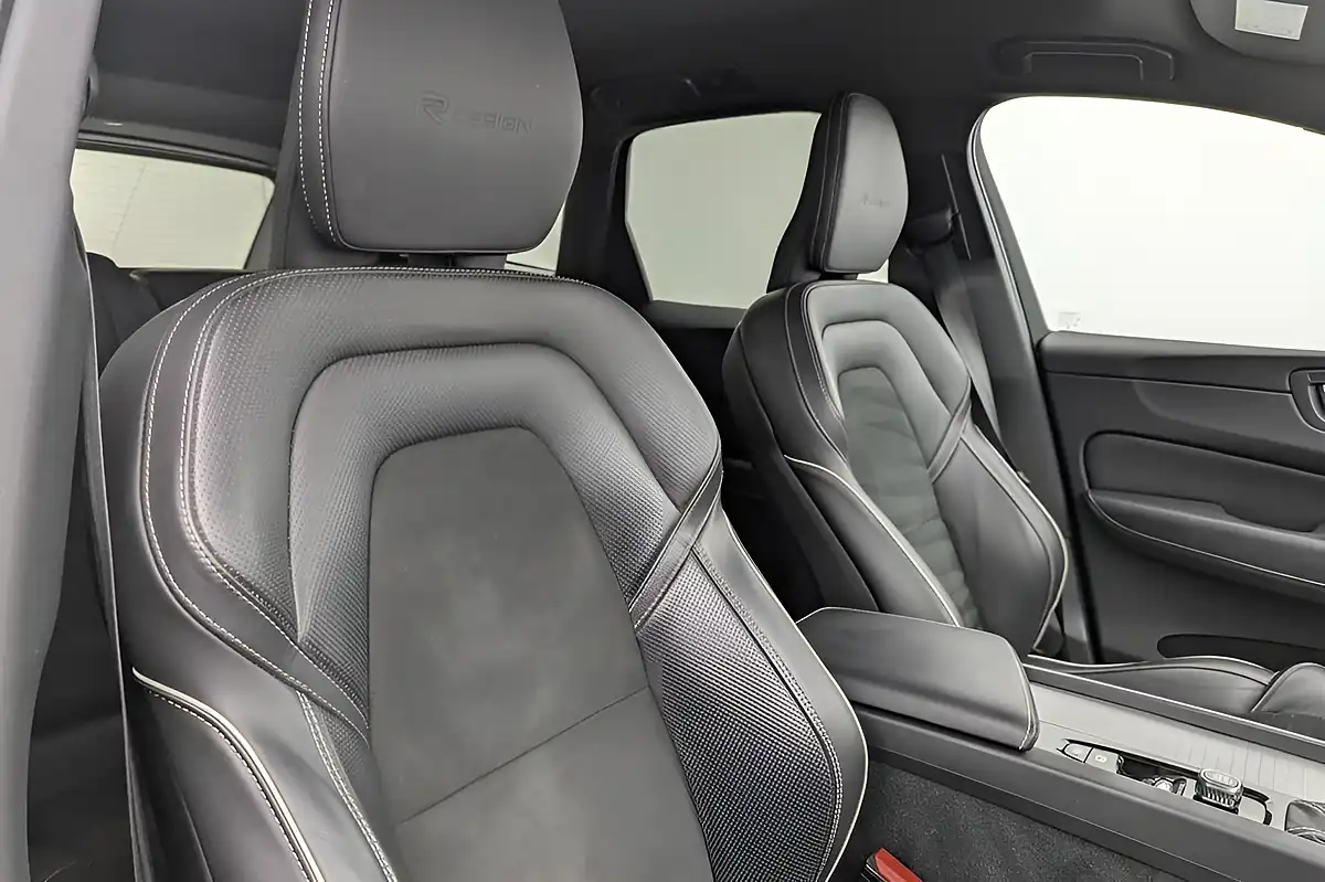 Used 2018 Volvo XC60 R-Design Ice White - Interior and Exterior details 13