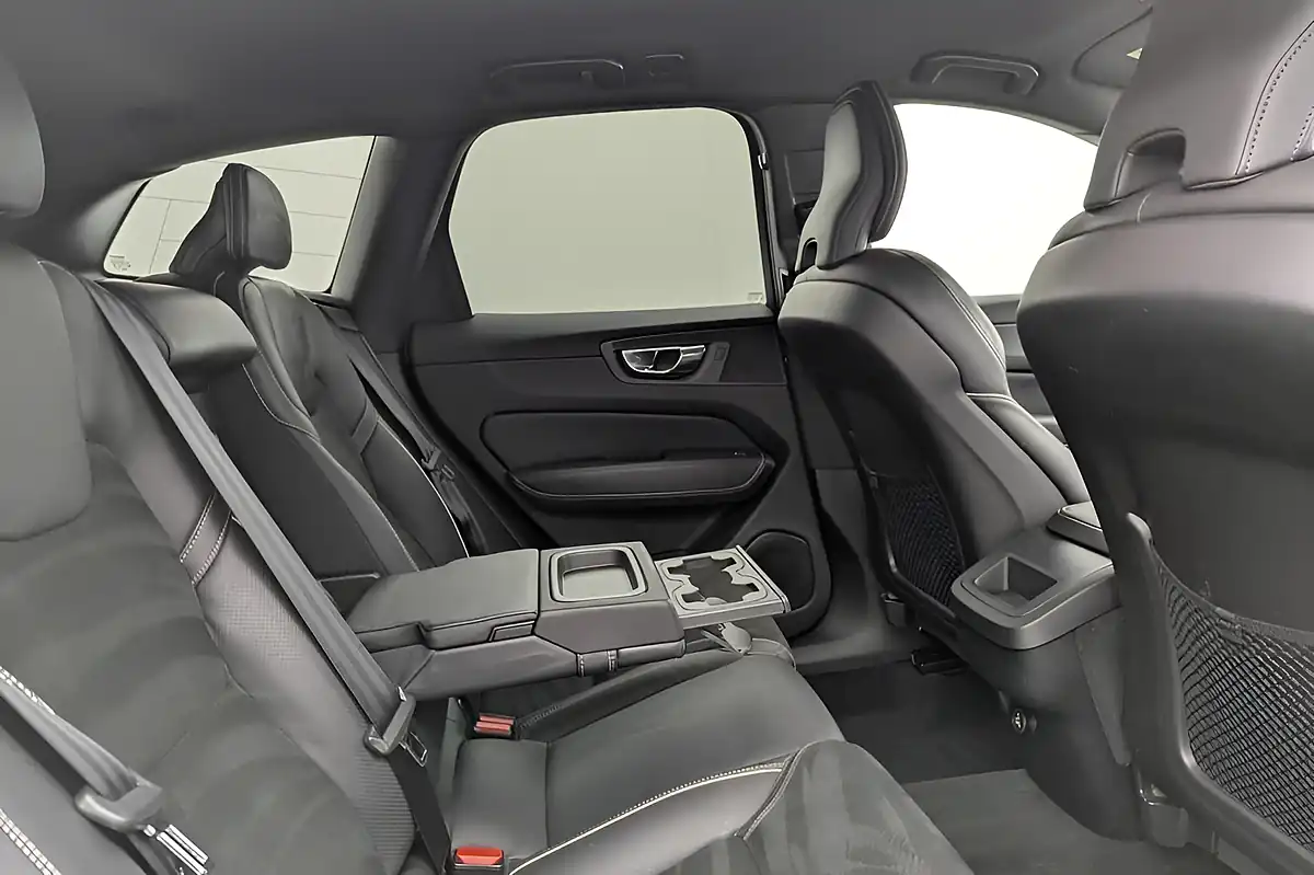 Used 2018 Volvo XC60 R-Design Ice White - Interior and Exterior details 14