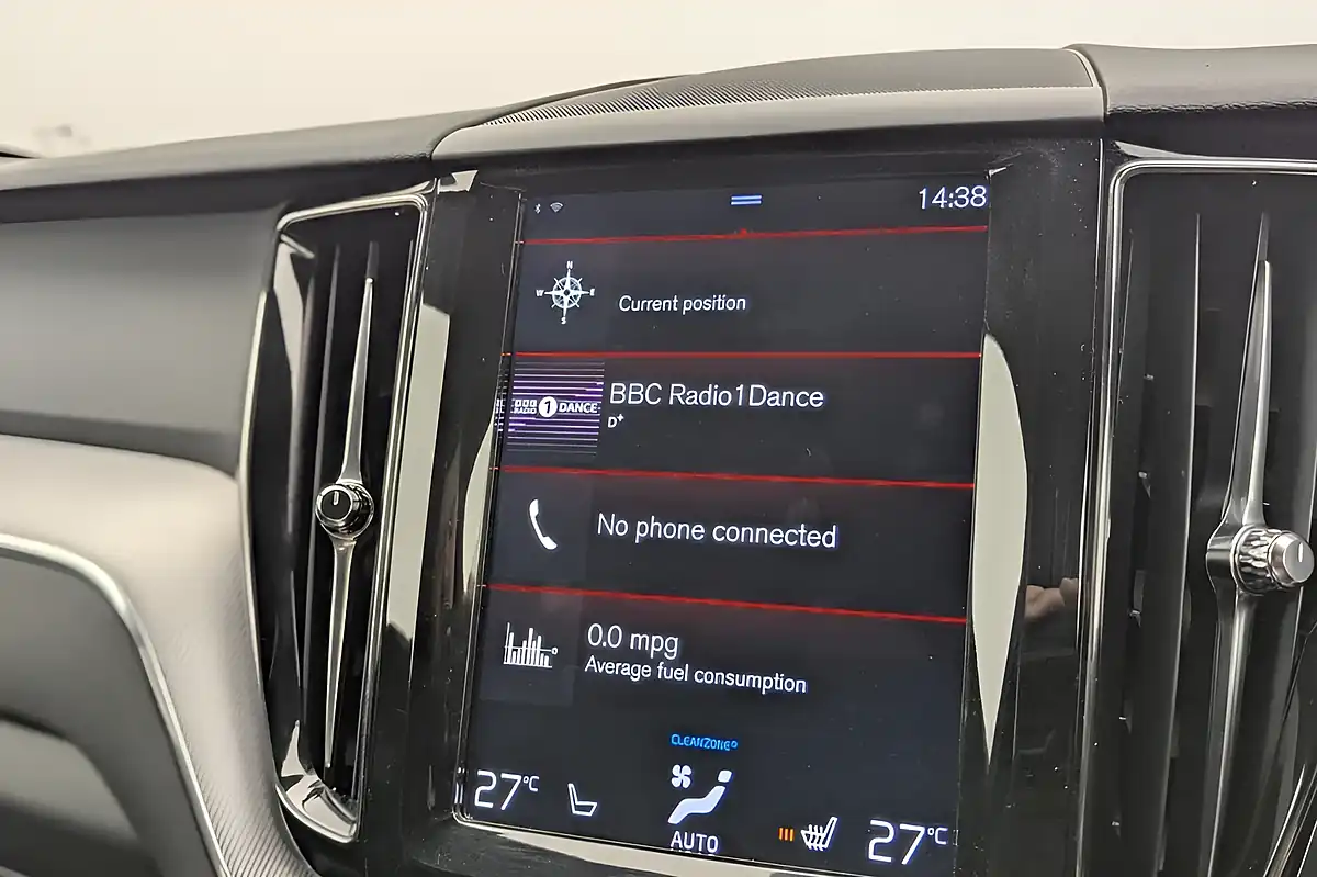 Used 2018 Volvo XC60 R-Design Ice White - Interior and Exterior details 15