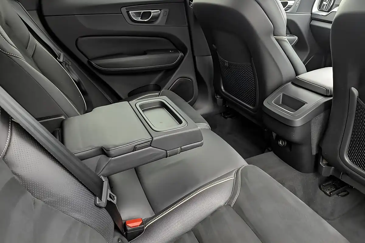 Used 2018 Volvo XC60 R-Design Ice White - Interior and Exterior details 16