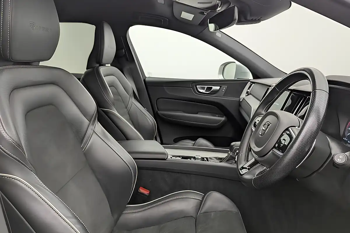 Used 2018 Volvo XC60 R-Design Ice White - Interior and Exterior details 3