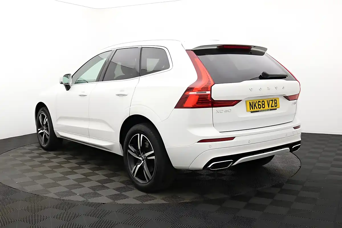 Used 2018 Volvo XC60 R-Design Ice White - Interior and Exterior details 6