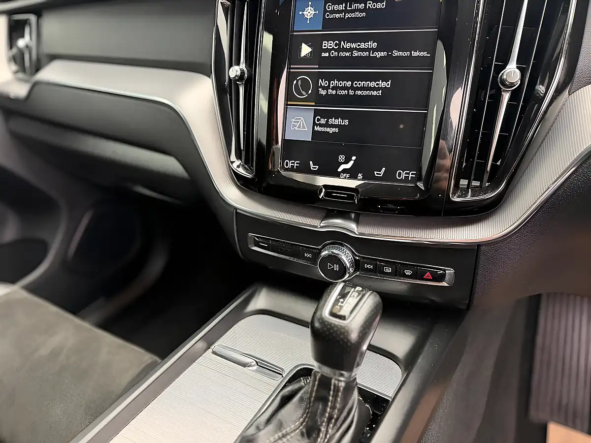 Used 2018 Volvo XC60 R-Design Osmium Grey - Interior and Exterior details 12