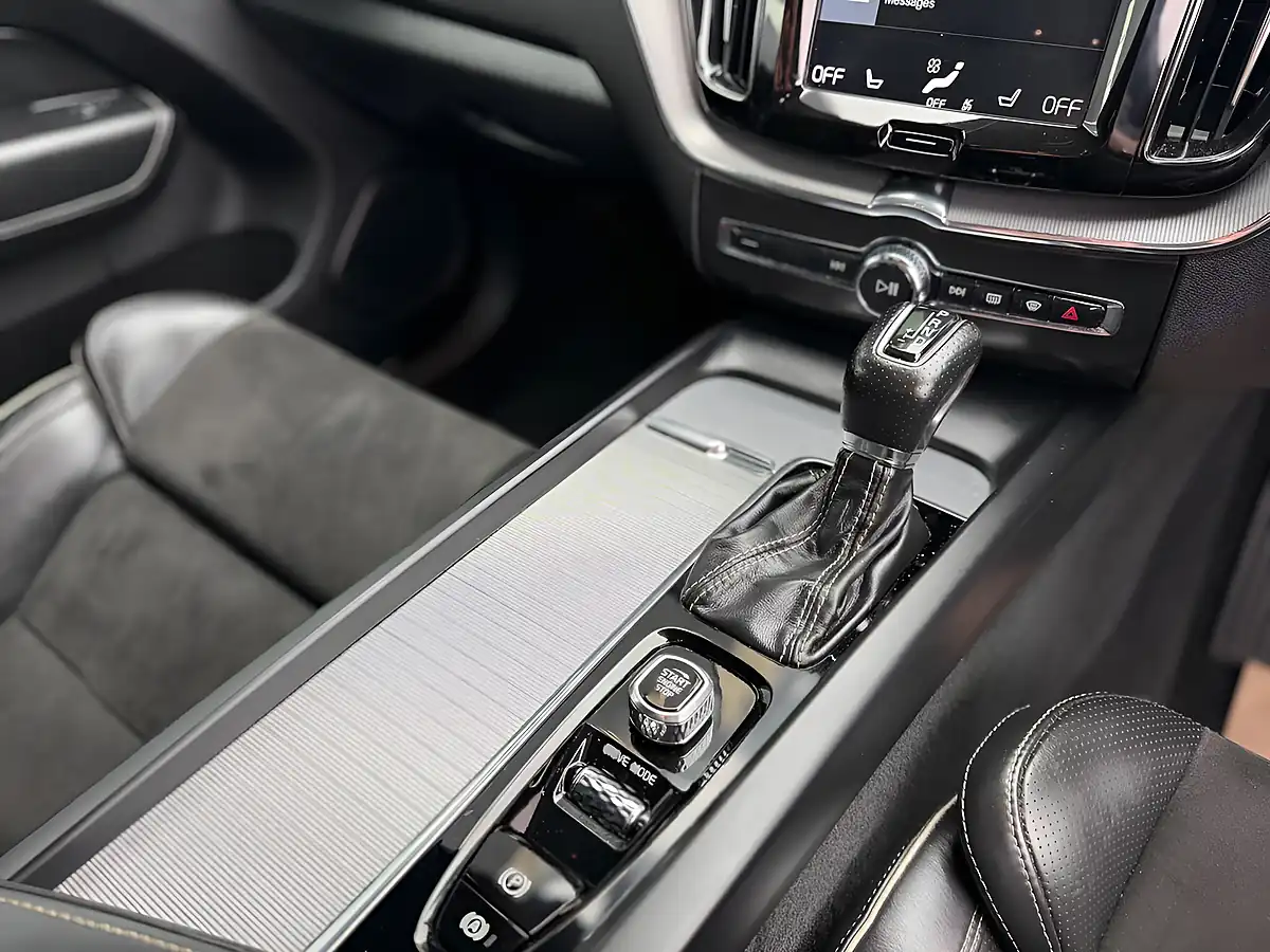 Used 2018 Volvo XC60 R-Design Osmium Grey - Interior and Exterior details 13
