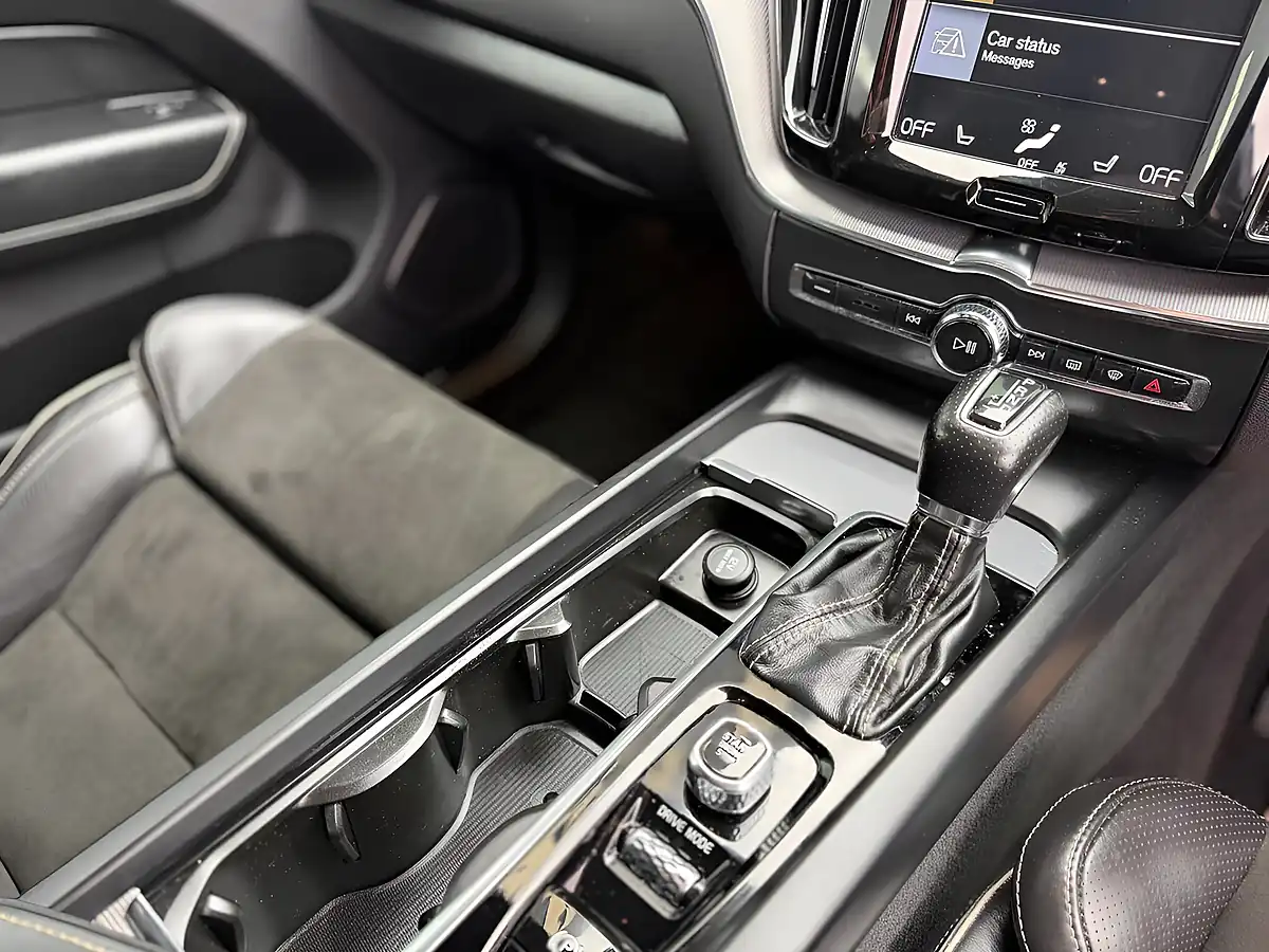 Used 2018 Volvo XC60 R-Design Osmium Grey - Interior and Exterior details 14