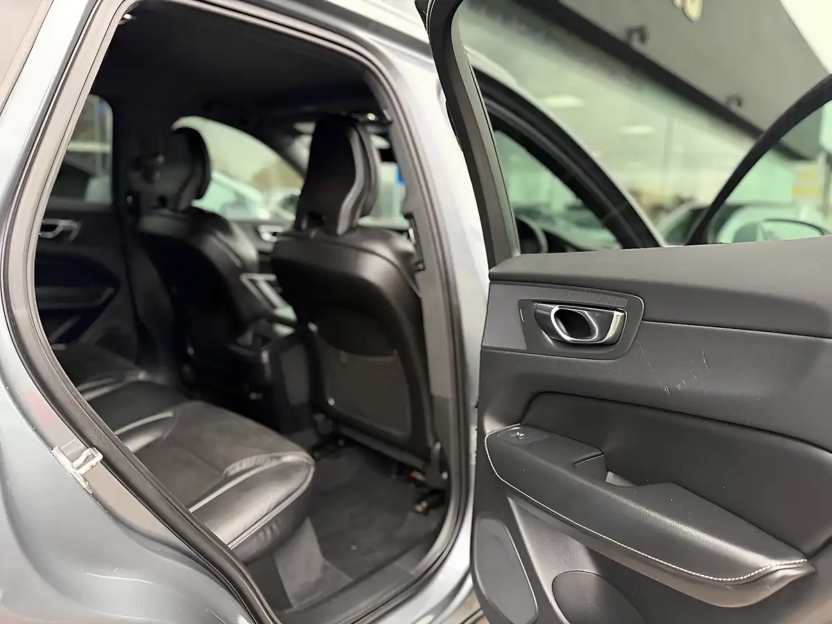 Used 2018 Volvo XC60 R-Design Osmium Grey - Interior and Exterior details 16
