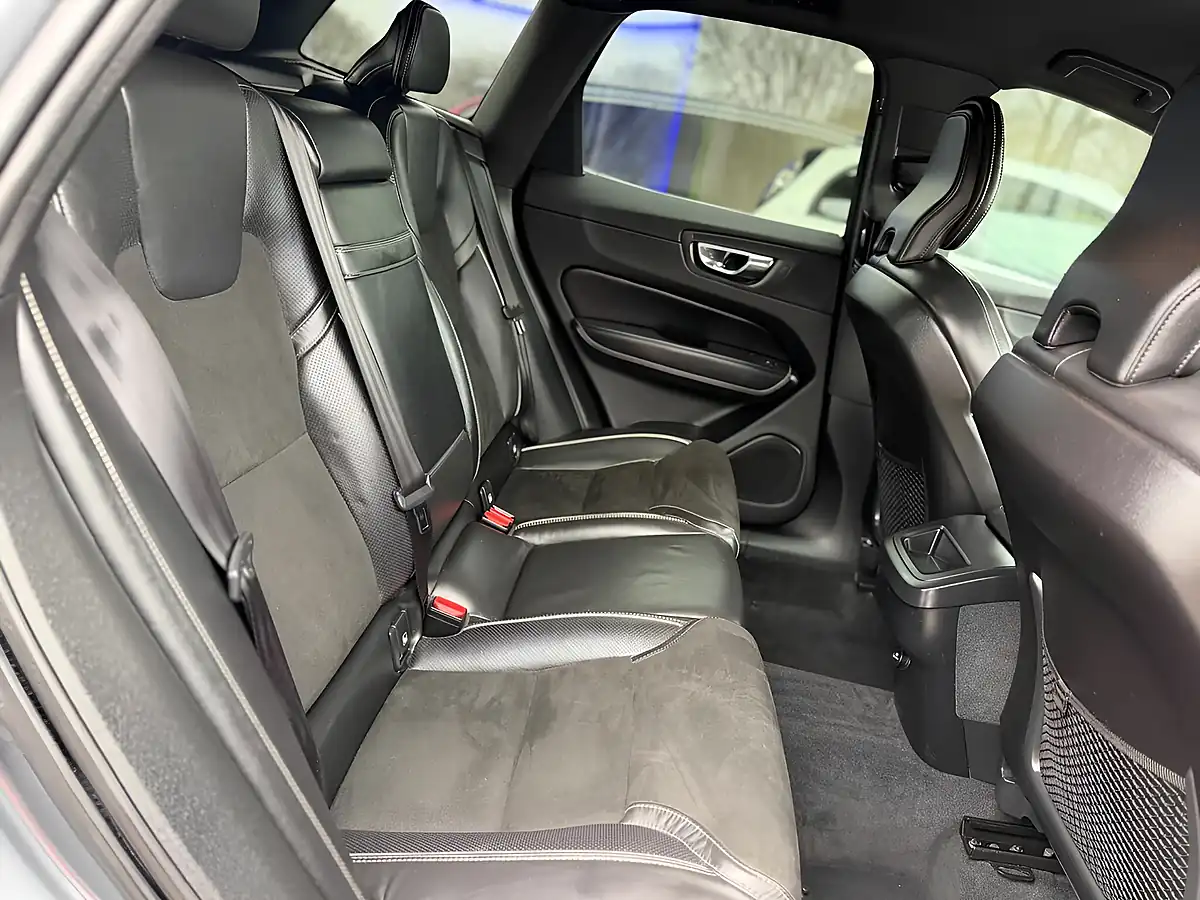 Used 2018 Volvo XC60 R-Design Osmium Grey - Interior and Exterior details 17