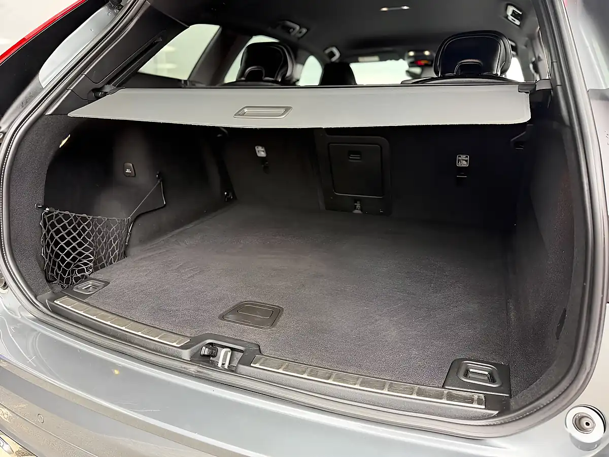 Used 2018 Volvo XC60 R-Design Osmium Grey - Interior and Exterior details 20