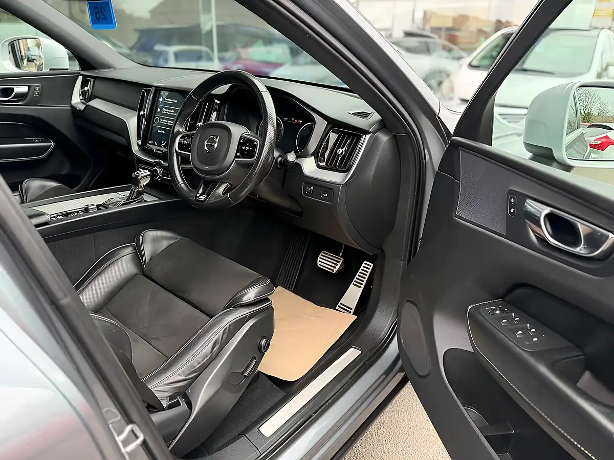 Used 2018 Volvo XC60 R-Design Osmium Grey - Interior and Exterior details 6
