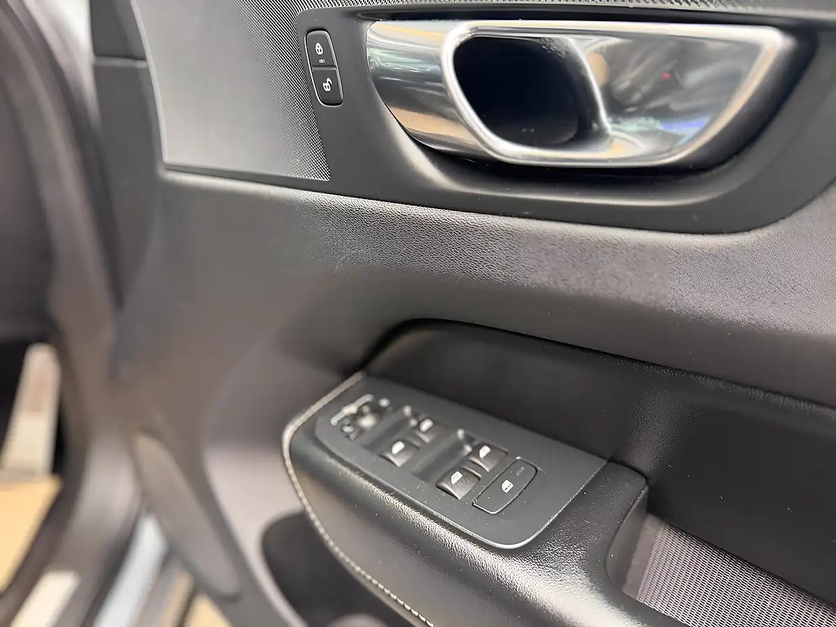 Used 2018 Volvo XC60 R-Design Osmium Grey - Interior and Exterior details 7