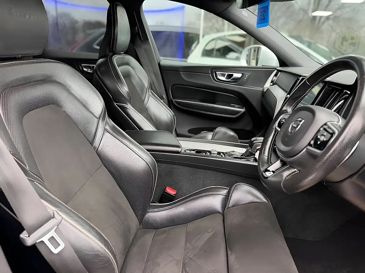 Used 2018 Volvo XC60 R-Design Osmium Grey - Interior and Exterior details 9