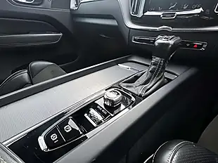 Used 2018 Volvo XC60 R-Design Passion Red - Interior and Exterior details 16