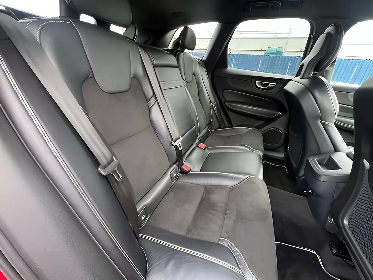 Used 2018 Volvo XC60 R-Design Passion Red - Interior and Exterior details 20