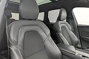 Used 2018 Volvo XC60 R-Design Pro Blue - Interior and Exterior details 15