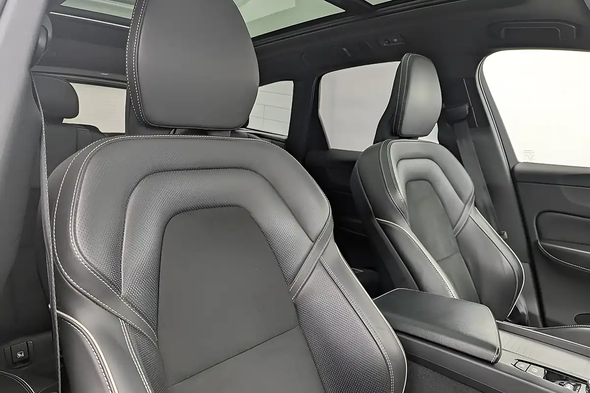 Used 2018 Volvo XC60 R-Design Pro Blue - Interior and Exterior details 15