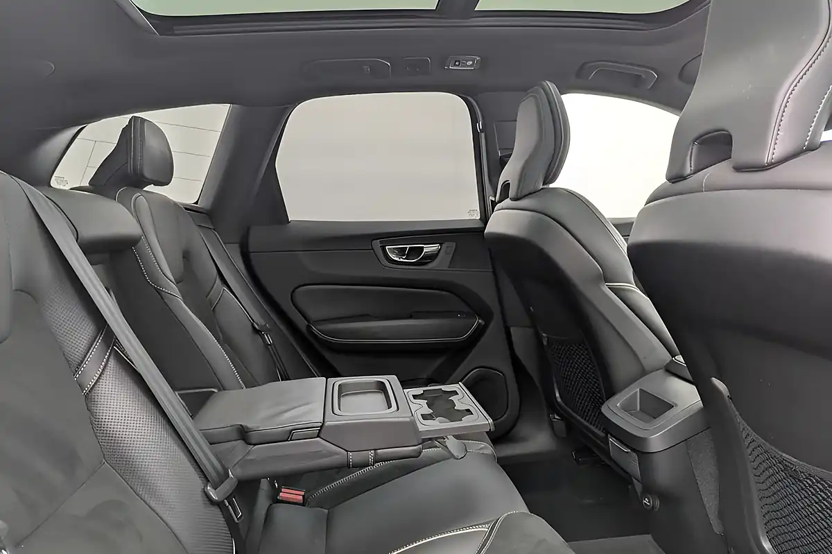 Used 2018 Volvo XC60 R-Design Pro Blue - Interior and Exterior details 16