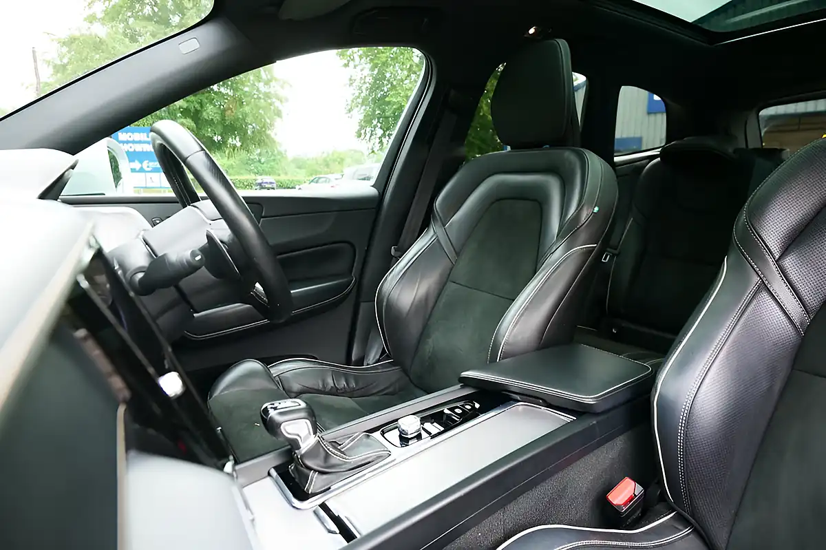 Used 2018 Volvo XC60 R-Design Pro Blue - Interior and Exterior details 13
