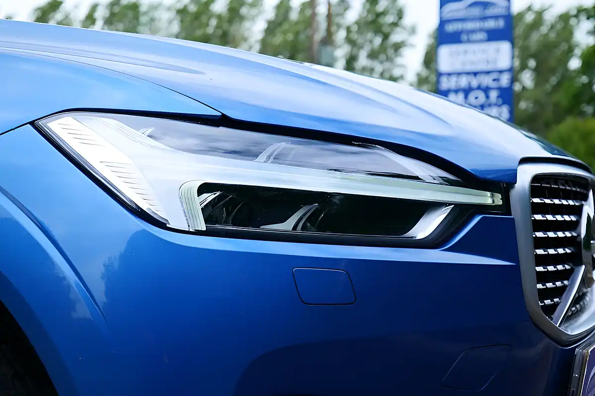 Used 2018 Volvo XC60 R-Design Pro Blue - Interior and Exterior details 16